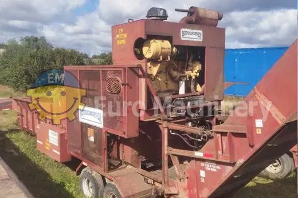 14016 Large wood chipper Rotochopper chipper 3 Large industrial wood chipper in great working condition.